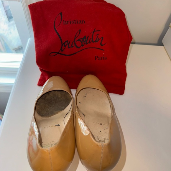 Christian Louboutin Nude Patent Platform Pumps with Red Soles - Picture 14 of 15